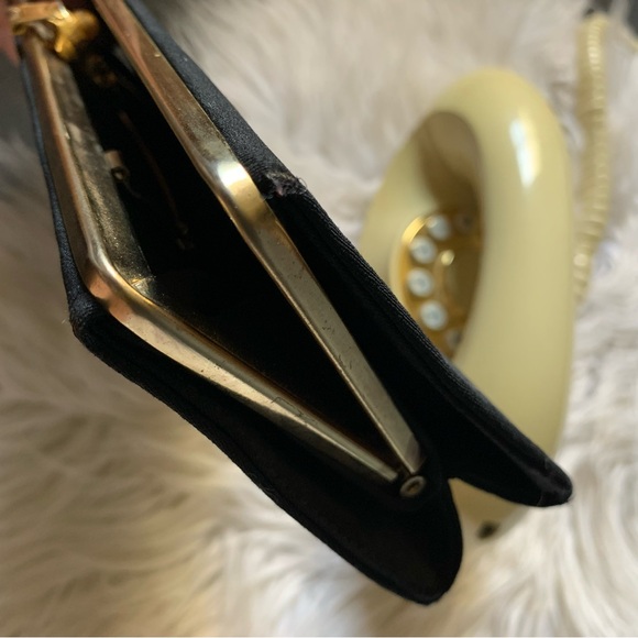 v i n t a g e :: Elegant Pearl Evening Metal Framed Purse Clutch - Picture 6 of 14